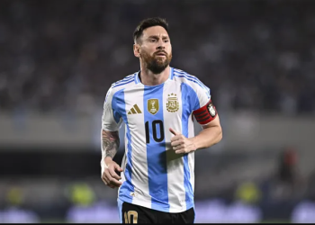 দুরন্ত হ্যাটট্রিকে রোনাল্ডোকে ছুঁলেন মেসি