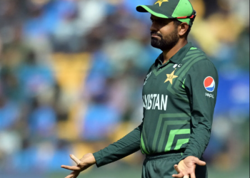 পাক ক্রিকেটে অবাক কান্ড,  প্রথম একাদশ  বাছবেন  আম্পায়ার!