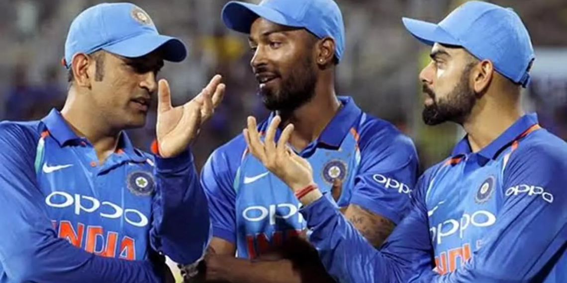 জোড়া হারে উত্তাল ভারতীয় ক্রিকেট, ঢুকে পড়লেন ধোনি!