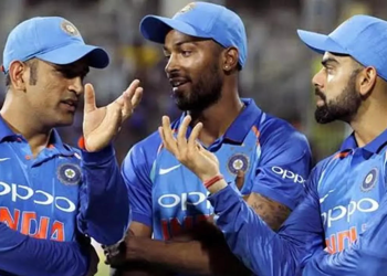 জোড়া হারে উত্তাল ভারতীয় ক্রিকেট, ঢুকে পড়লেন ধোনি!