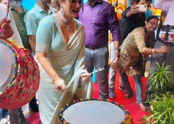 ঢাক বাজিয়েই ট্রোল শ্রাবন্তী! কী ঘটলো অভিনেত্রীর সঙ্গে