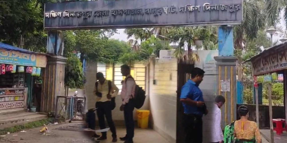 বালুরঘাট জেলা হাসপাতালে মেডিকেল রিপ্রেজেন্টেটিভদের দৌরাত্ম্যে ক্ষোভ