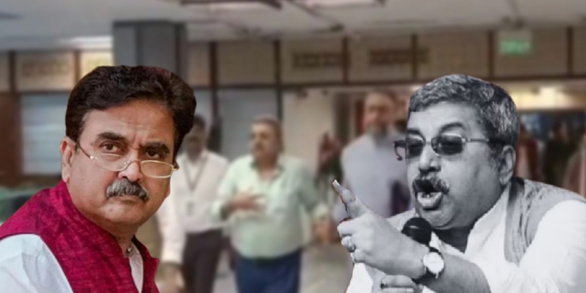 হাতাহাতিতে জড়ালেন কল্যাণ -অভিজিৎ! কারণ কি?