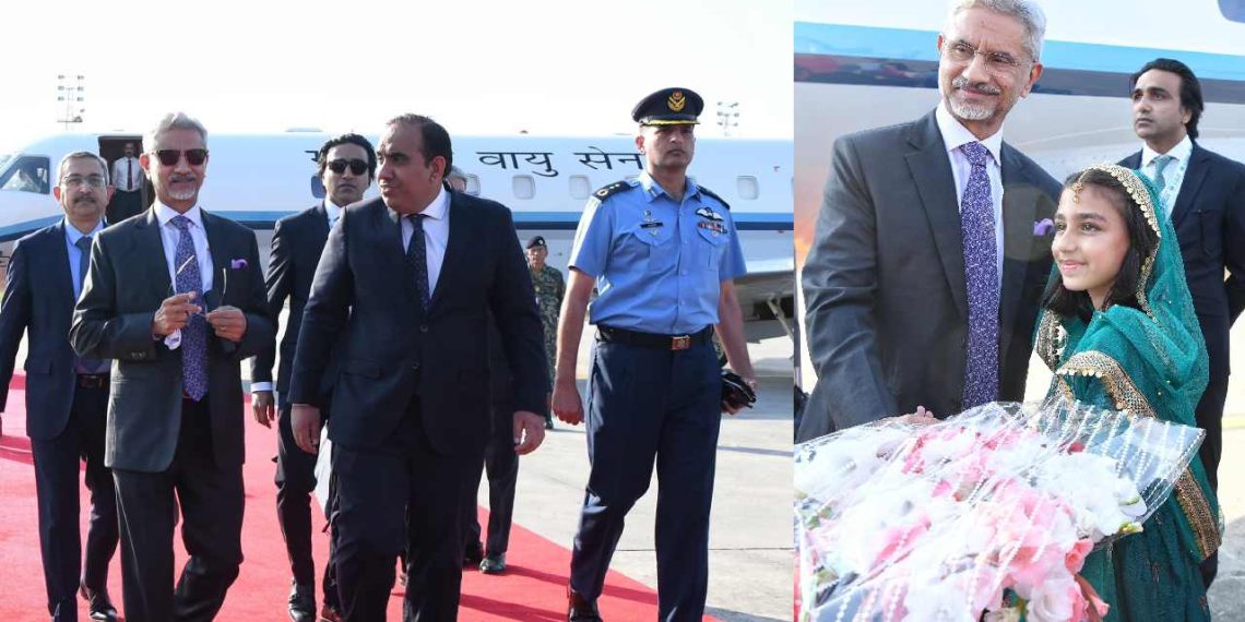 দীর্ঘ ৯ বছর পর পাকিস্তানের মাটিতে পা রাখলেন ভারতের বিদেশমন্ত্রী!