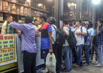 পুজো আবহে বন্ধ থাকছে মদের দোকান