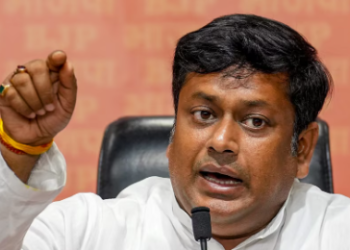 সুকান্তের ত্রান নিয়ে বিক্ষোভ গ্রামবাসীদের