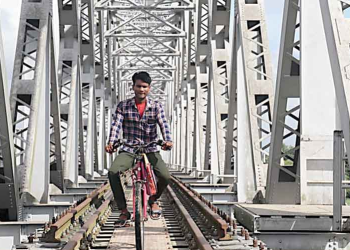 অবশেষে মহালয়ার দিনে নশীপুর ব্রিজ দিয়ে যাত্রীবাহী ট্রেনের সূচনা