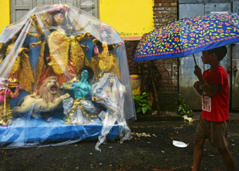 মহাসপ্তমীতে বৃষ্টির ভ্রুকুটি