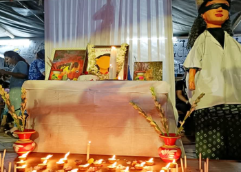 নির্যাতিতার পরিবারের সঙ্গে সাক্ষাৎকারের পর কেঁদে ভাসলেন দেবলীনা