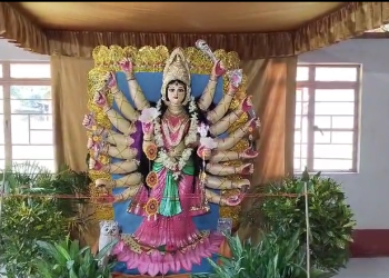 ১৮ হাতের রণংদেহী মহালক্ষ্ণীর আরাধনা হয় এই গ্রামে