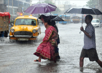 বৃষ্টি বিঘ্নিত উৎসবের দিন গুলি