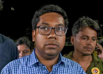 হাসপাতাল থেকে ছাড়া পেয়ে সাংবাদিক সম্মেলন জুনিয়র ডাক্তার অনিকেত মাহাতোর