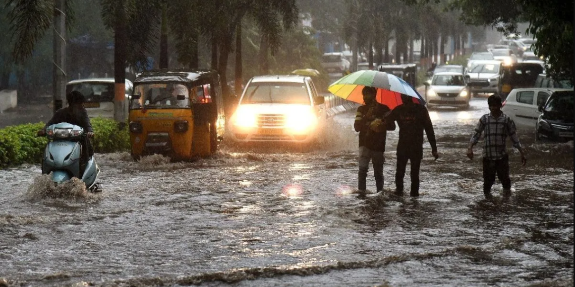 ঘূর্ণিঝড় ‘ডানা’ র দাপটে দিনভর বৃষ্টি, কোথায় কোথায় রইলো সতর্কতা?