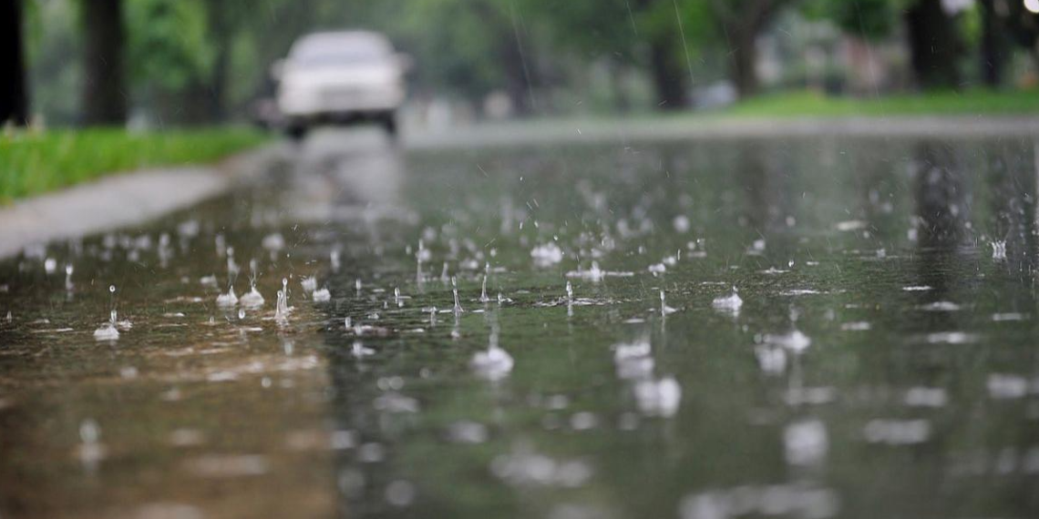 আকাশে চড়া রোদ থাকলেও, চলতি সপ্তাহে বৃষ্টি থেকে কি রেহাই মিলবে?
