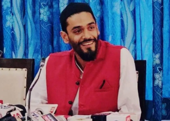 প্রকাশ্য মঞ্চে নওশাদ সিদ্দিকীর স্ত্রীর আবির্ভাব