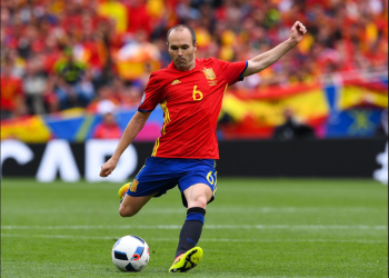 ফুটবলকে বিদায় জানালেন স্প্যানিশ ফুটবলার ইনিয়েস্তা