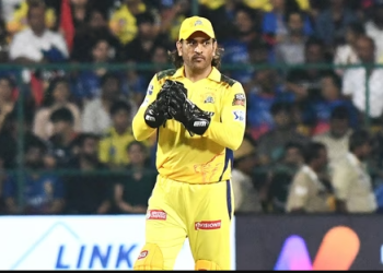 চেন্নাইকে অপেক্ষায় রেখেছে ধোনি.