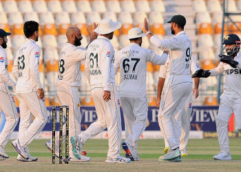 ইংল্যান্ডের বিরুদ্ধে ৯ বছর পর টেস্ট সিরিজ জিতল পাকিস্তান.