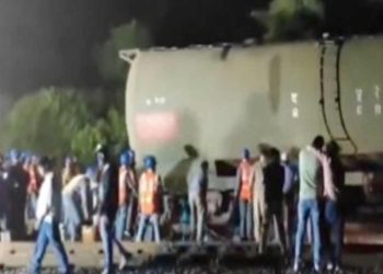 আবারও ট্রেন দুর্ঘটনা! এবার লাইন থেকে ছিটকে গেল ট্যাঙ্কার