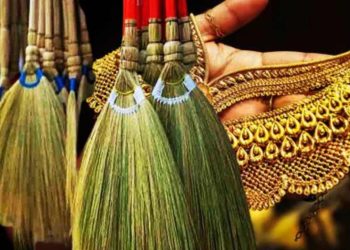 ধনতেরাস কি, কেনই বা এই দিন কিনতে হয় ঝাড়ু?