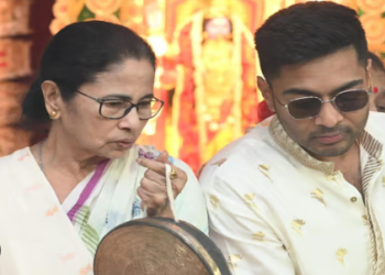 অস্ত্রপ্রচারের পর মুখ্যমন্ত্রীর বাড়িতে অভিষেক