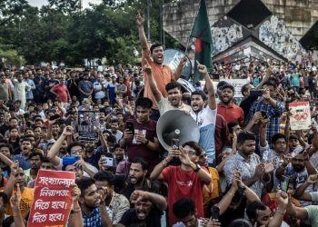 ধর্মগুরুর নামে রাষ্ট্রদ্রোহের মামলা, বাংলাদেশ জুড়ে হিন্দুদের রাস্তা দখল