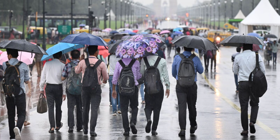 হালকা শীতের মাঝেই বৃষ্টির কাঁটা! কোন কোন জেলায় বৃষ্টি?