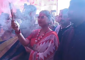‘পরীক্ষায় ছেলে যেন পাশ করে’, জগদ্ধাত্রী মায়ের কাছে প্রার্থনা রচনার