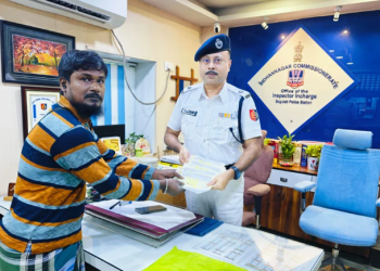 সততার নজির গড়লেন রিক্সাচালক, অবাক হবেন আপনিও