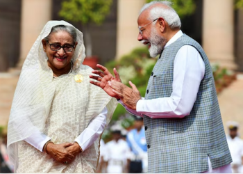 দিল্লিতে বসে হাসিনার বক্তব্য, বন্ধের নির্দেশ ইউনুস সরকারের