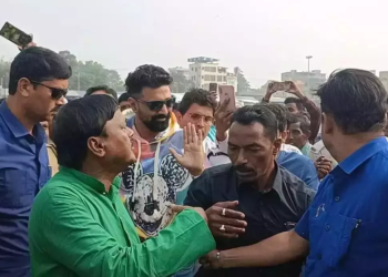দেবের সামনেই গোষ্ঠীকোন্দল, ঘটনাস্থল ছাড়লেন সাংসদ দেব