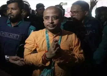 গ্রেফতার চিন্ময়কৃষ্ণ প্রভু,  অশান্ত চট্টগ্রামে সনাতনীরা