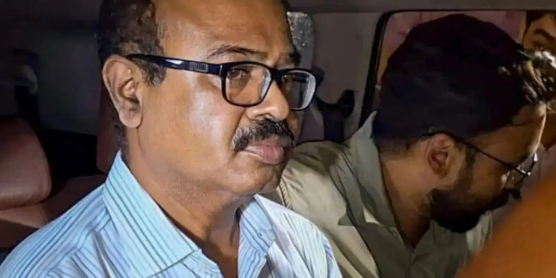 সিবিআইকে প্যাঁচে ফেলতে বড় পদক্ষেপ গ্রেফতার হওয়া টালা থানার ওসির