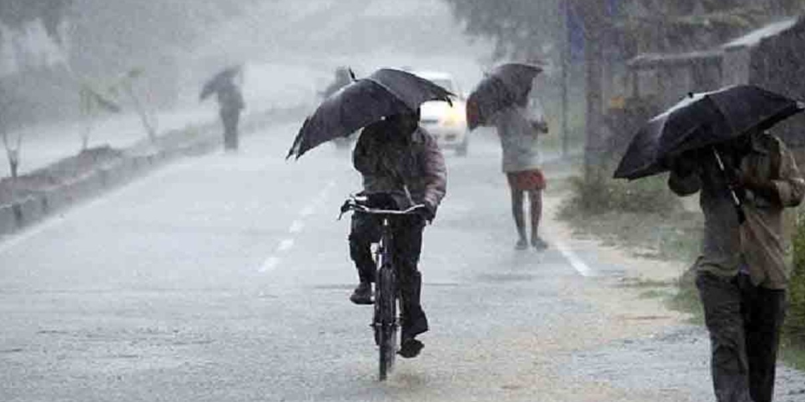 নিম্নচাপের প্রভাবে বৃষ্টি বঙ্গে, কোন কোন জেলা ভিজবে বৃষ্টিতে?