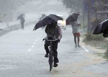 নিম্নচাপের প্রভাবে বৃষ্টি বঙ্গে, কোন কোন জেলা ভিজবে বৃষ্টিতে?