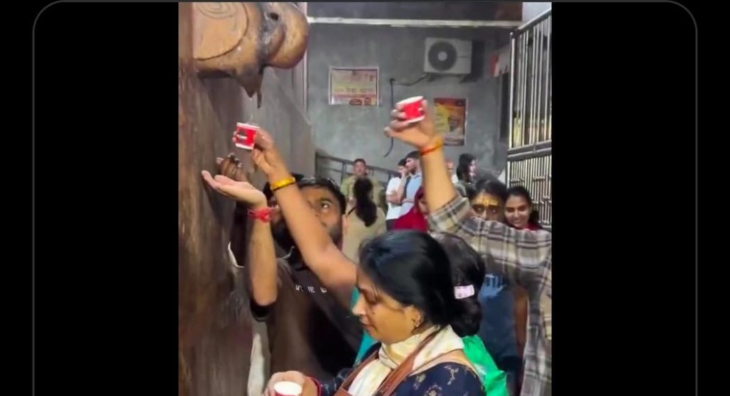 বৃন্দাবনে চরণামৃত ভেবে এসির জল পান