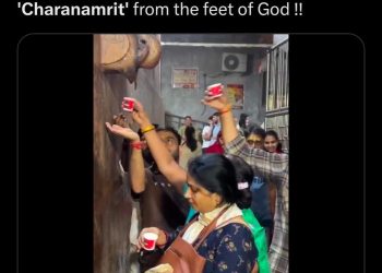 বৃন্দাবনে চরণামৃত ভেবে এসির জল পান