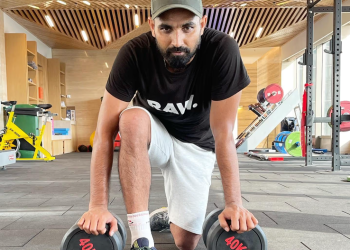 খালি পায়ে কাদায় দৌড়ই, শামির মাঠে ফেরার রহস্য!