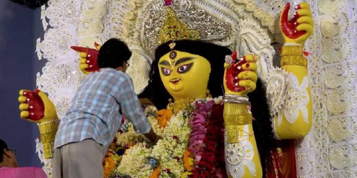 কোথায় শুরু হয়েছিল জগদ্ধাত্রী পুজো? জানুন সেই অজানা ইতিহাস