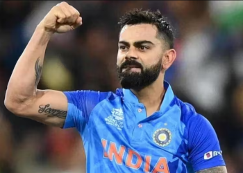 বিরাটকে এক ঝলক দেখতে মই নিয়ে মাঠে ভক্তরা