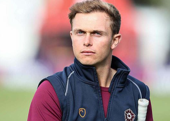 দাদা ভাইকে অনুসরণ না করে বাবার পথে মেজো ছেলে, খেলবেন জিম্বাবোয়ের হয়ে