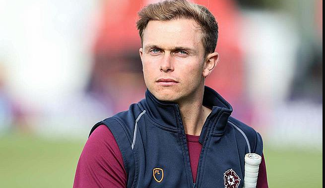 দাদা ভাইকে অনুসরণ না করে বাবার পথে মেজো ছেলে, খেলবেন জিম্বাবোয়ের হয়ে