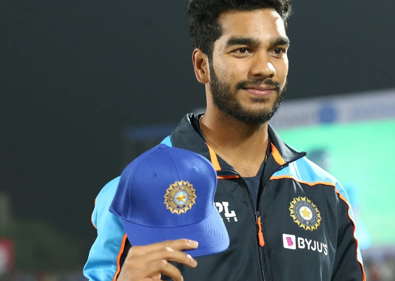 নিলামে পেয়েছেন ৩০.৭৫ কোটি। ডক্টরেট বসছে নামের আগে কেকেআর খেলোয়াড়ের ।