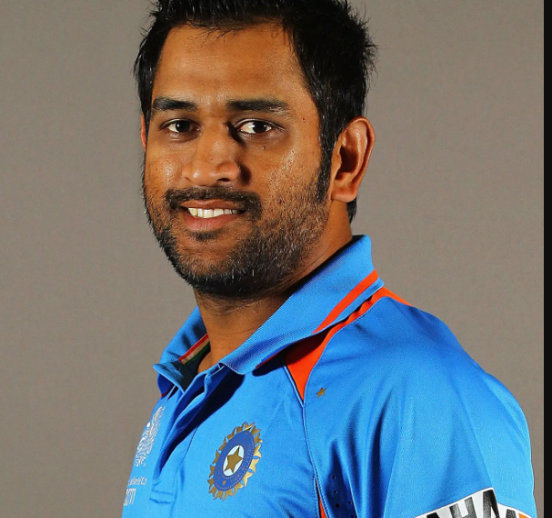 শাহরুখ, অমিতাভকে পেছনে ফেলে মাঠের বাইরের খেলায় দাপট মাহির