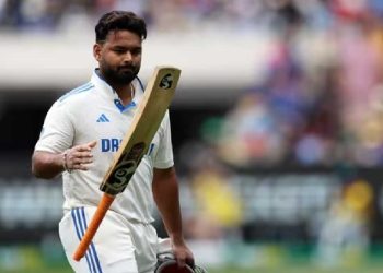 ভারতের ম্যাচ বাঁচানোর ব্যর্থতায় দায়ী কী ঋষভই, উঠছে প্রশ্ন