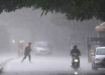 বহু প্রতীক্ষিত শীত রাজ্যে, থাকছে বৃষ্টির কাঁটাও