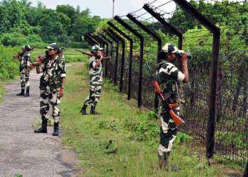 বাজলো যুদ্ধের ঘন্টা, সীমান্তে সেনা বাড়াচ্ছে ভারত, কি কৌশল বাংলাদেশের সেনাপ্রধানের?