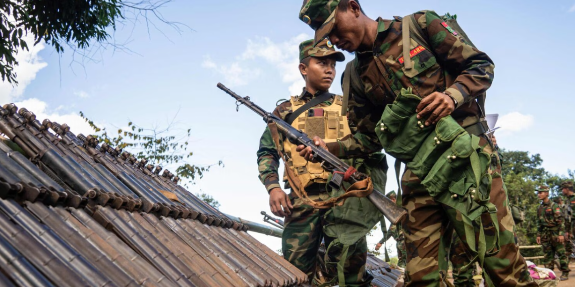 দিল্লির বৈঠকের পরেই আরাকান আর্মির হাতে অত্যাধুনিক যুদ্ধের অস্ত্র। গোপনে খেলা শুরু করল ভারত