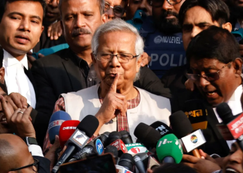 নিজের দেশেই আইনি চিঠি পেলেন ইউনূস! ধনকুবেরের হুশিয়ারির মুখে ইউনূস