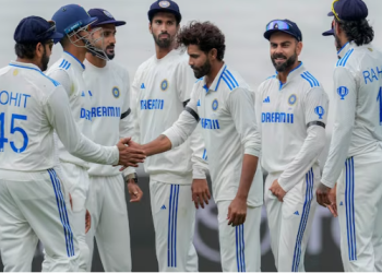 ভারতীয় ক্রিকেটারদের হাতে টেস্টের দ্বিতীয় দিনে কালো আর্মব্যান্ড